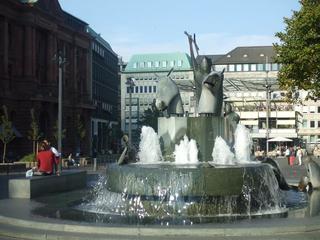 Bremen Domshof, Neptunbrunnen Caffee Copyright BTZ Bremer Touristik-Zentrale