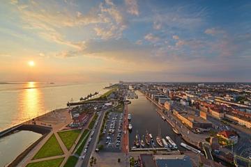 Aussicht auf Neuen Hafen vom Atlantic Hotel Sail City DSC 4086 HDR<br />© Foto Achim Meurer Erlebnis Bremerhaven