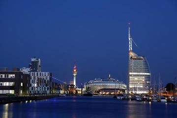 Havenwelten Neuer Hafen bei Nacht MG 0377<br />© BEAN Erlebnis Bremerhaven