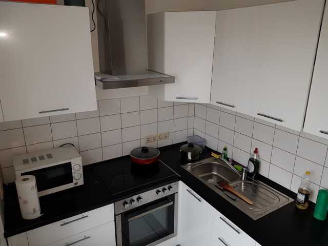 Bild zu J
